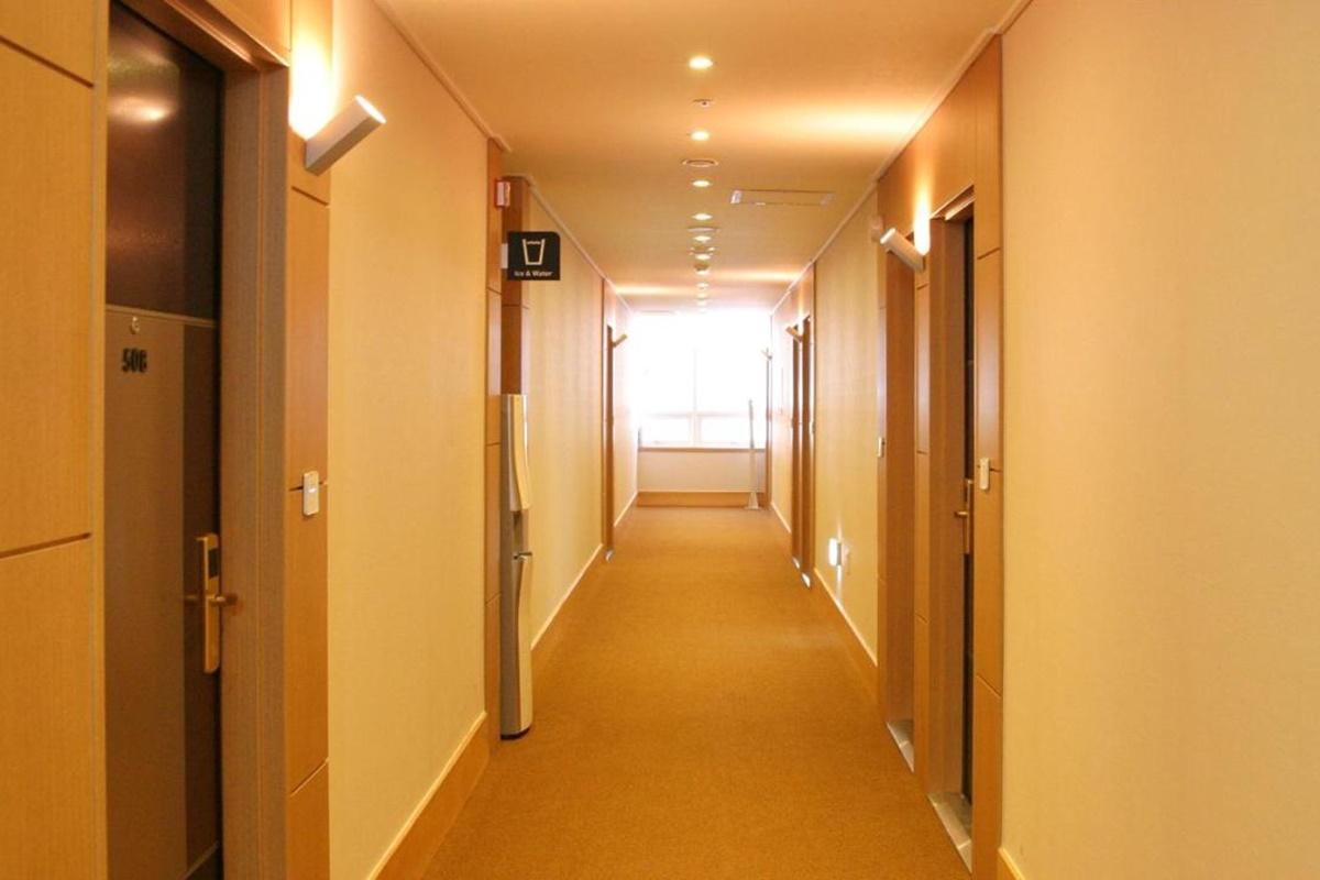 Hotel Skypark Myeongdong 3 Сеул Экстерьер фото