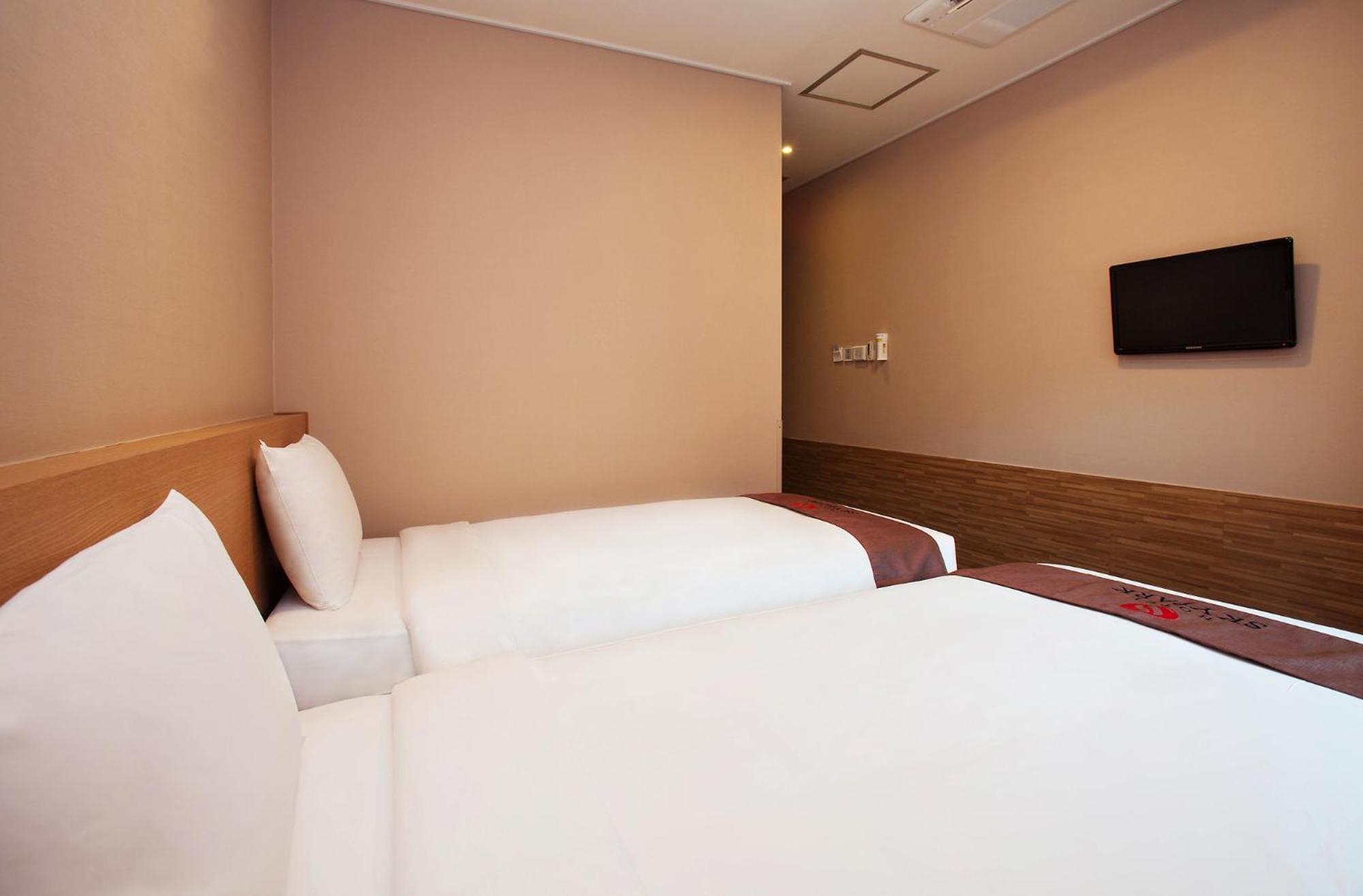 Hotel Skypark Myeongdong 3 Сеул Экстерьер фото